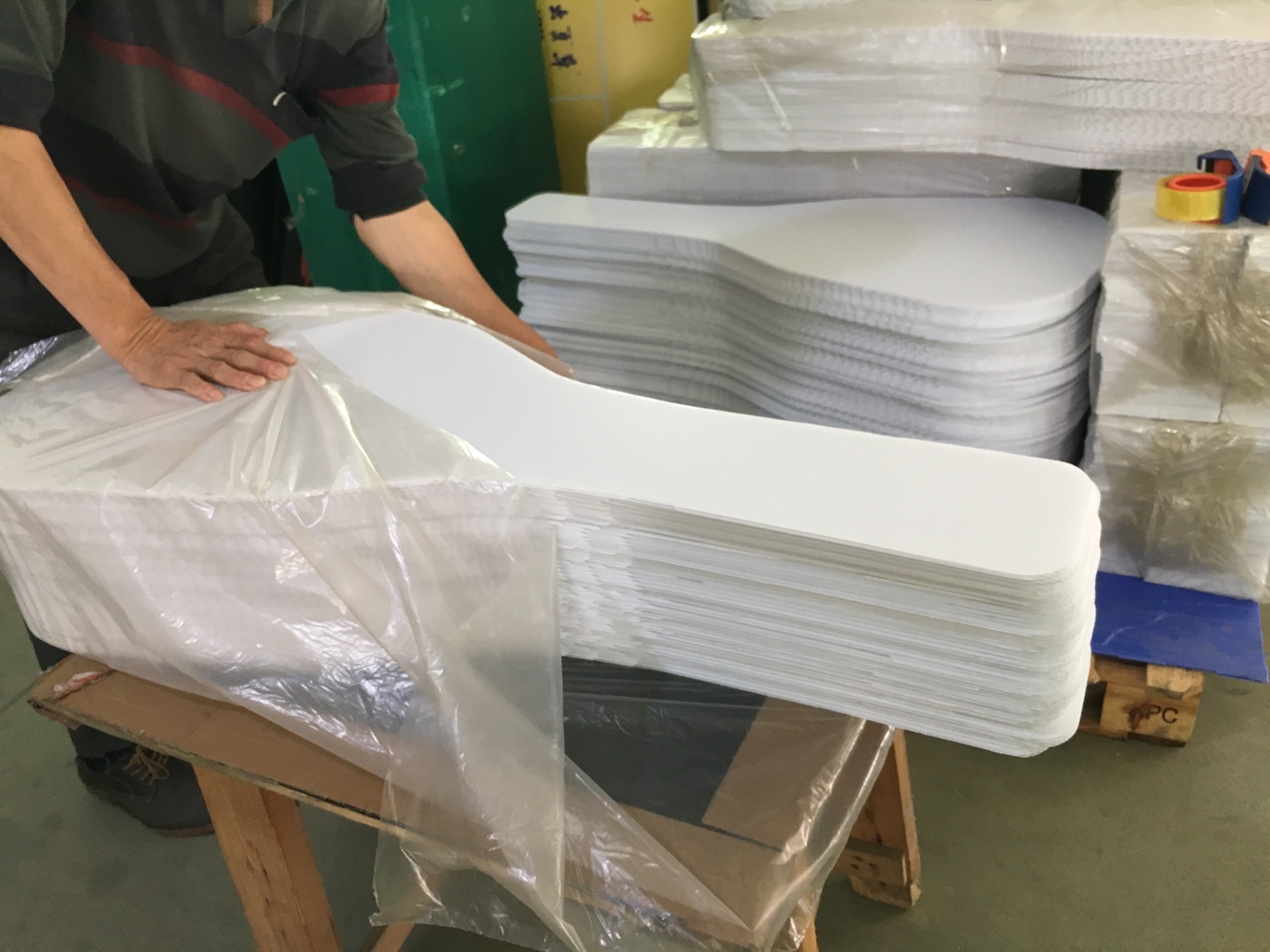 Custom corrugated plastic sheet guitar backboard precision cut Elipacko USA