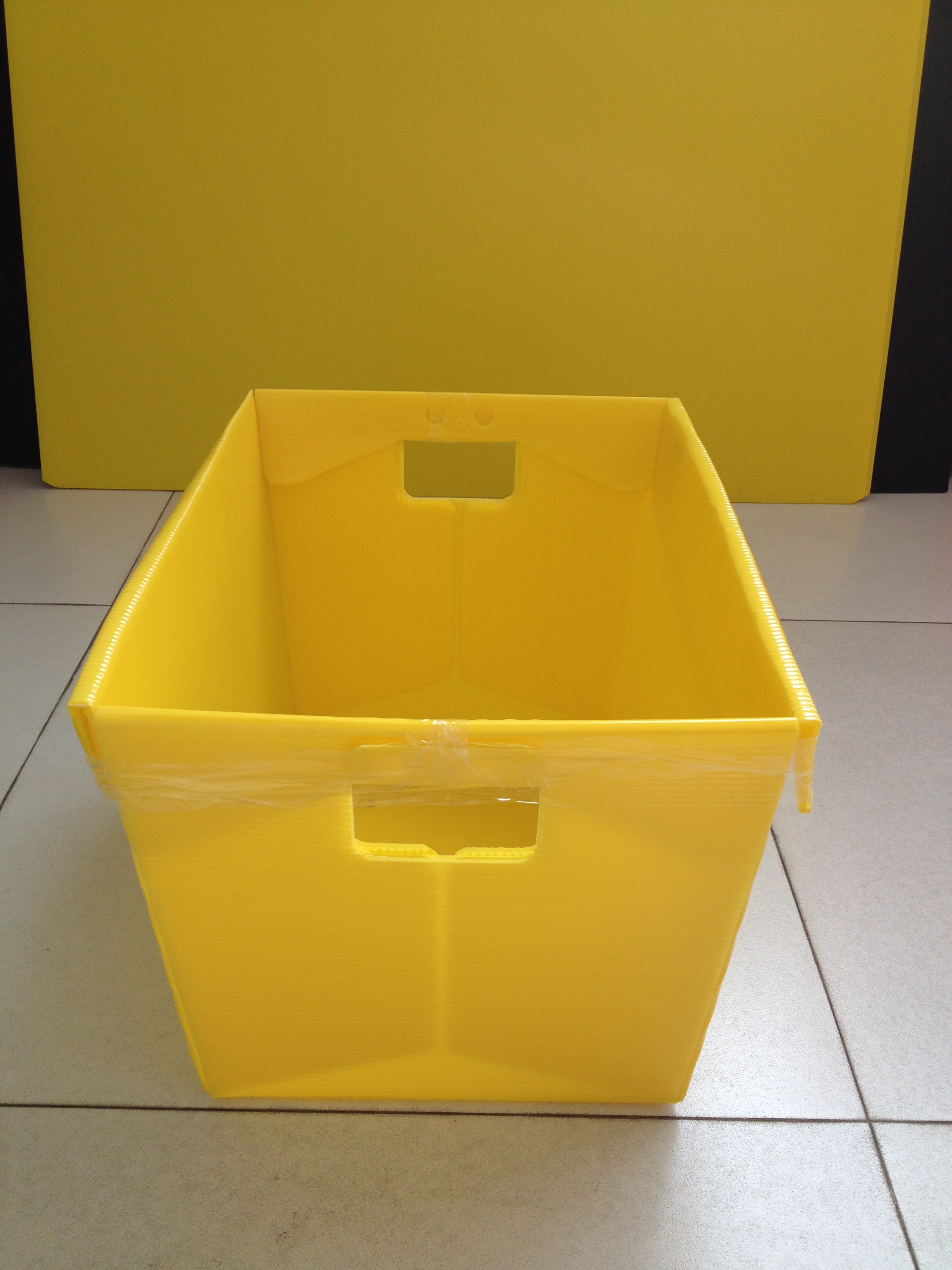 Yellow PP corrugated postal tote nestable with hand holes — Elipacko USA