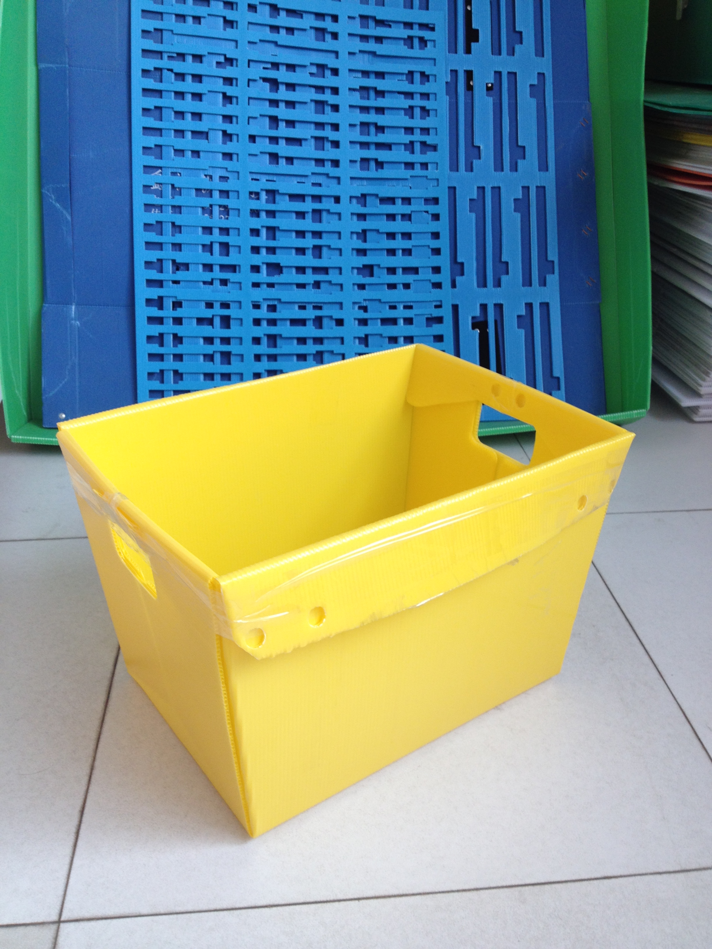 Yellow PP corrugated post office tote low-profile wide-body — Elipacko USA