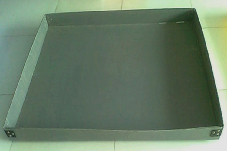 Dark grey PP corrugated shallow tray metal corner rivets — Elipacko USA