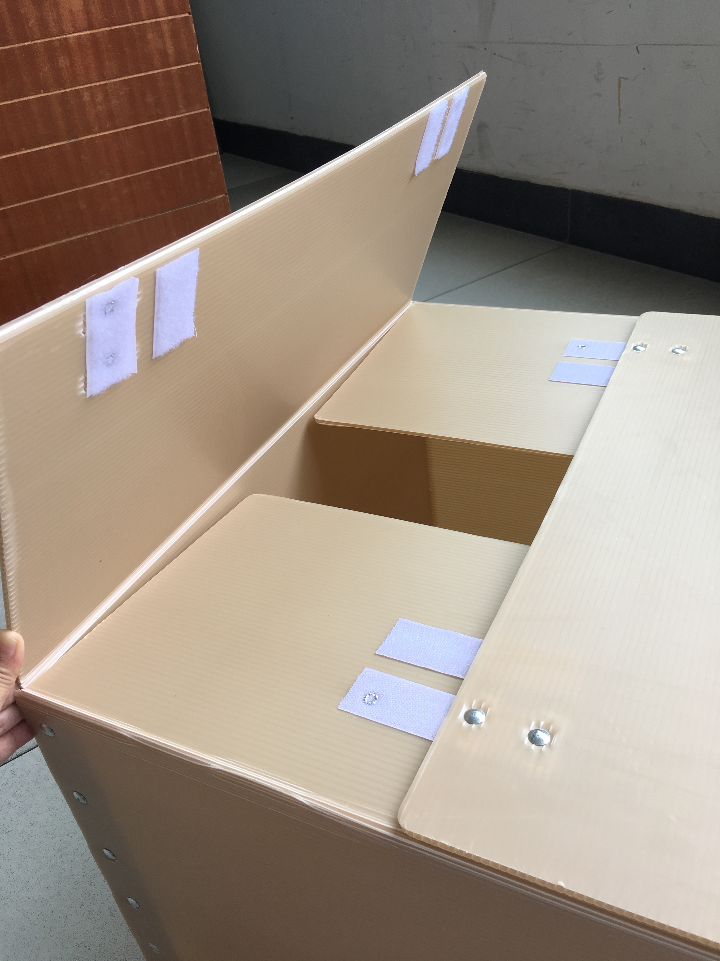Velcro closure PP corrugated plastic box