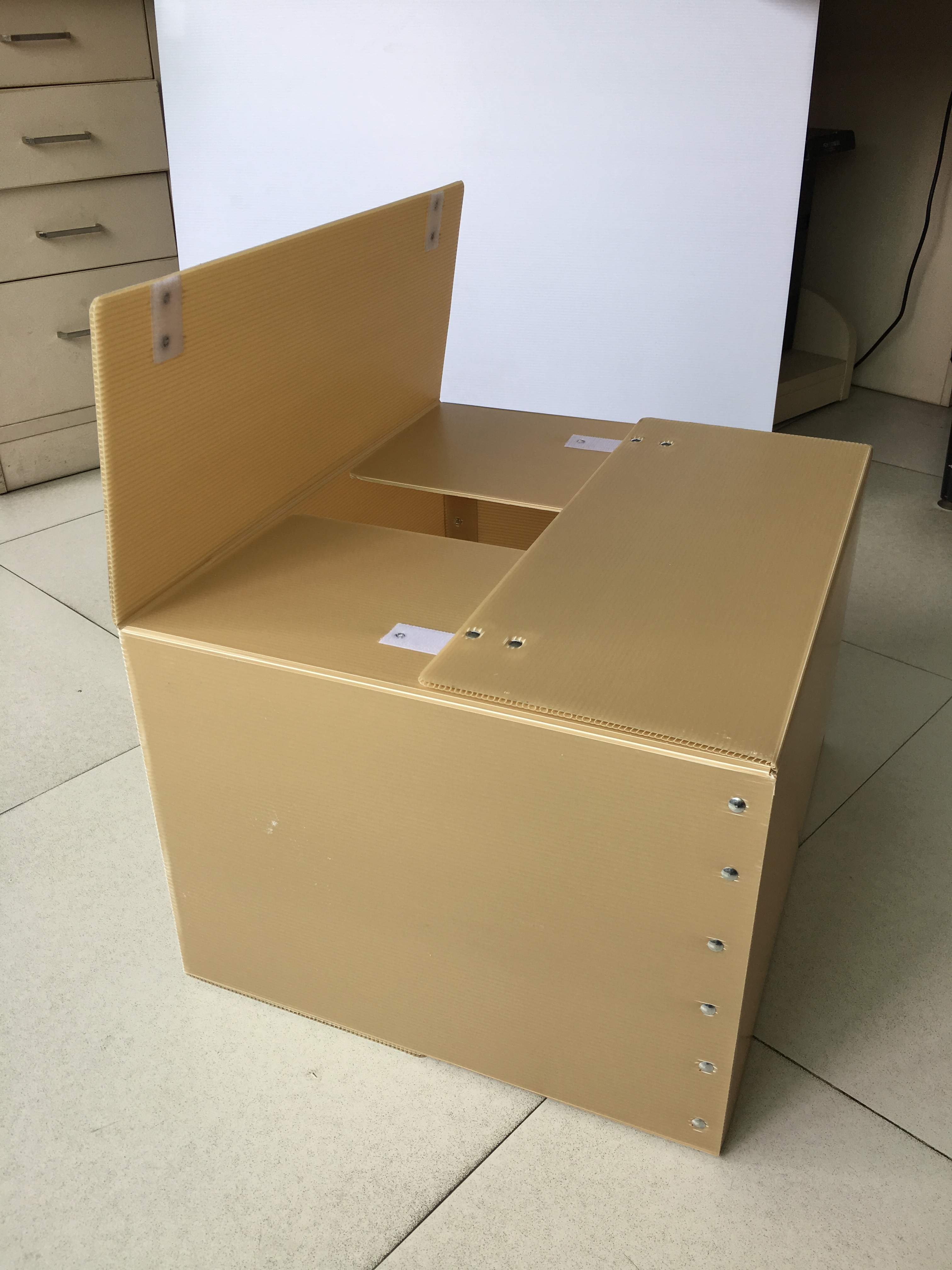 Reusable corrugated plastic box velcro