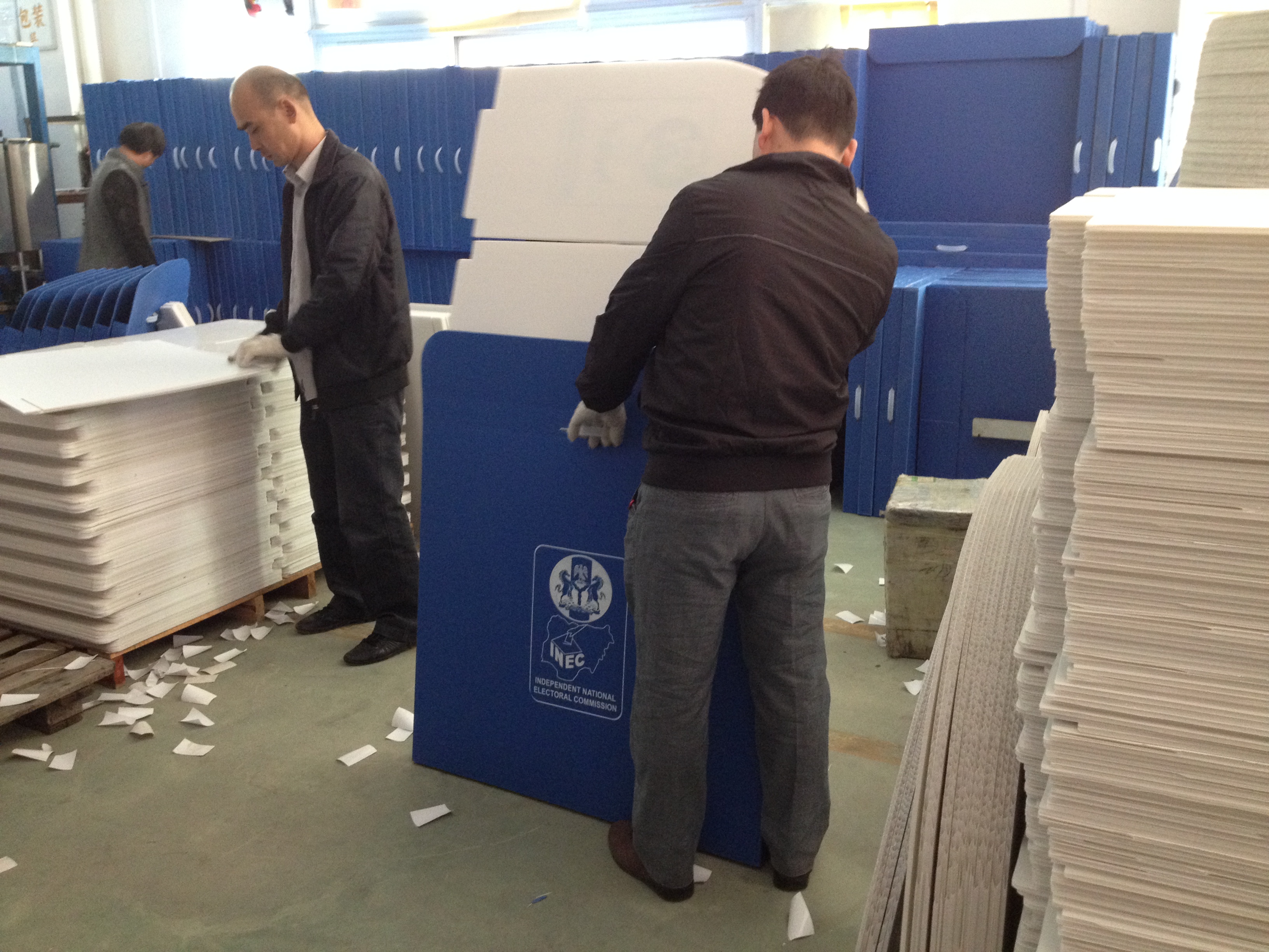 PP corrugated ballot box hand hold cutout detail — Elipacko USA
