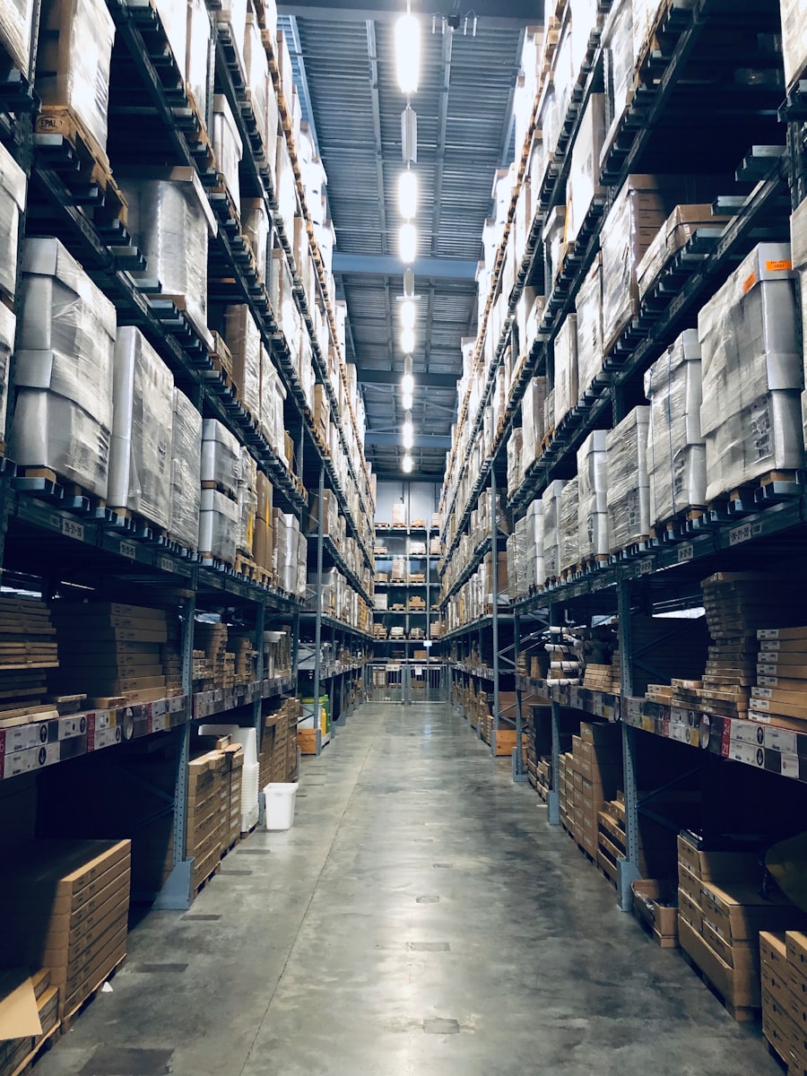 Warehouse reusable container storage